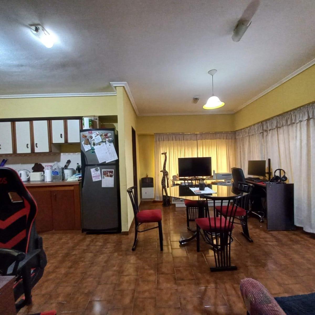 Casa Americana Sobre Lote de 8.66 por 30.40 m a m de Salta y Frias 5