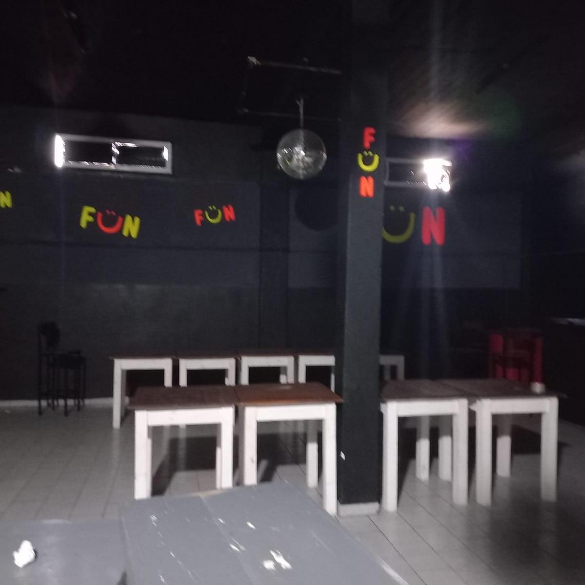 Excelente Local Comercial en 2 Plantas a 100 m de Calle Salta! Oportunidad! 2