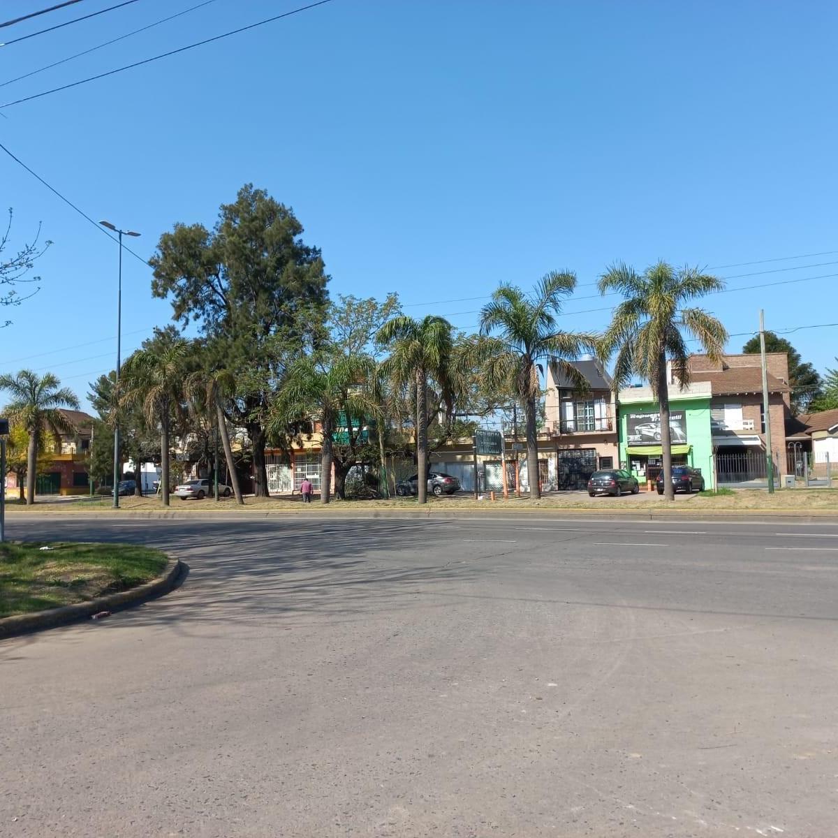CASA AMERICANA, A 400 MTS DE LA ESTACION, S/ LOTE DE 10 POR 46 MTS DE FONDO!! APTA CREDITO!!