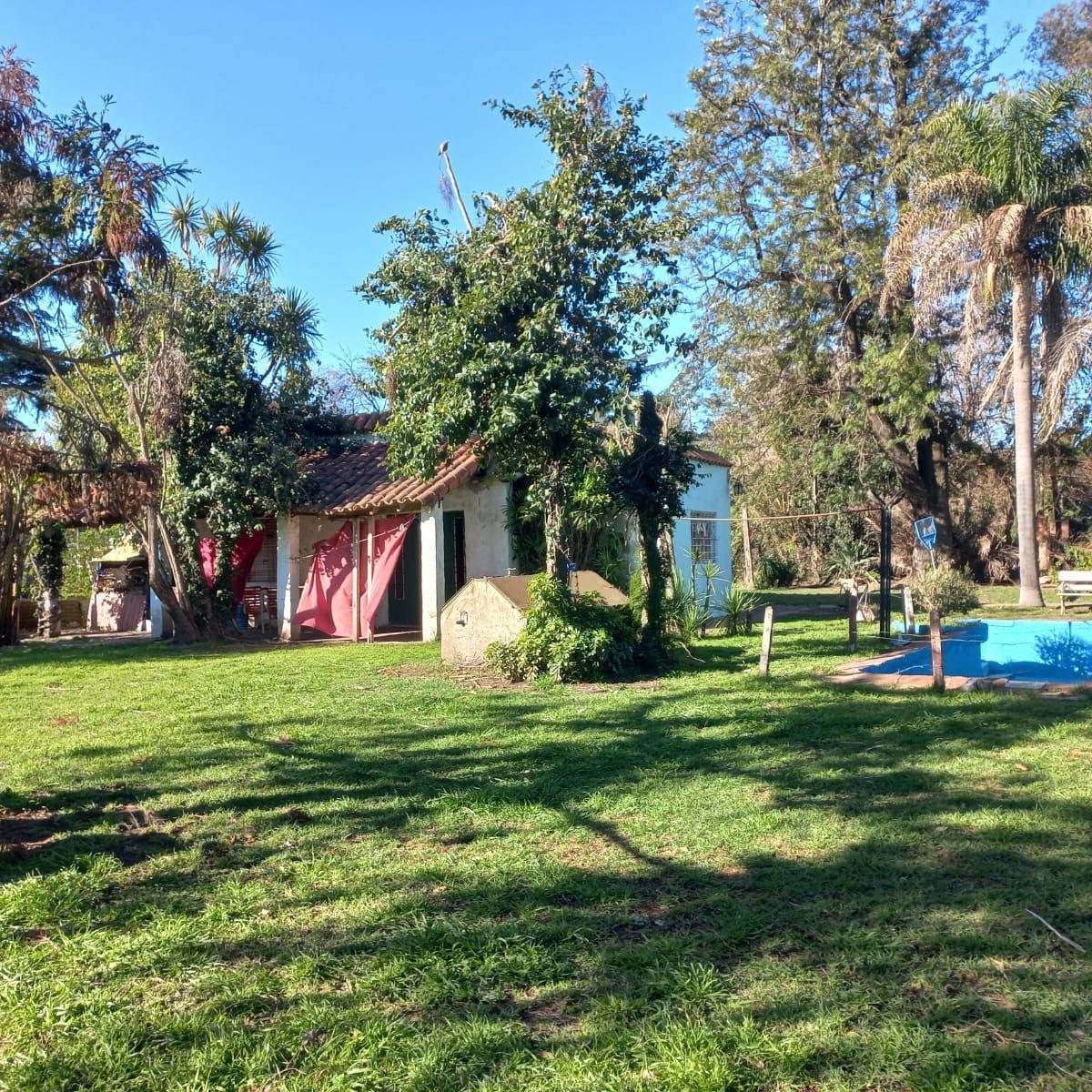 EXCELENTE QUINTA DE 1310 MTS 2 DE SUP., PARQUE, PILETA, CASA DE 2 HABITACIONES