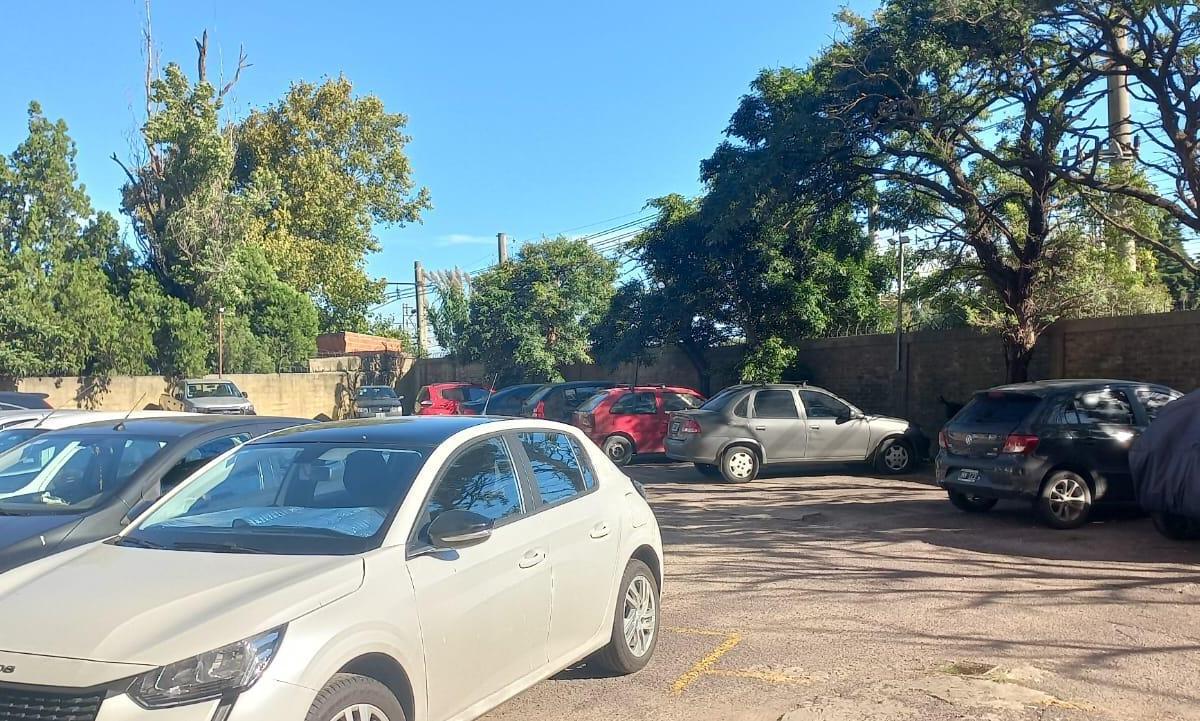 EXCELENTE DEPTO 3 AMBIENTES MUY LUMINOSO, CON ESPACIO GUARDA COCHES!!