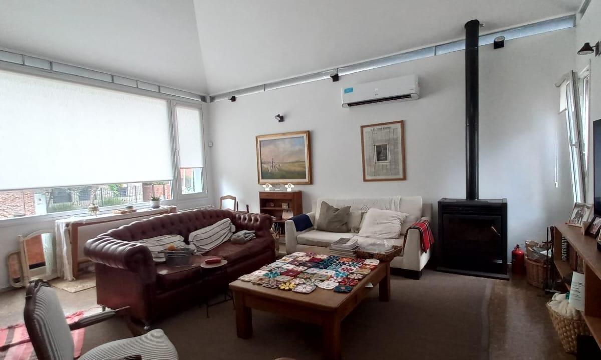 ¡EXCELENTE PROPIEDAD EN ADROGUÉ CON GARAGE Y A MTS DE LA ESTACIÓN!