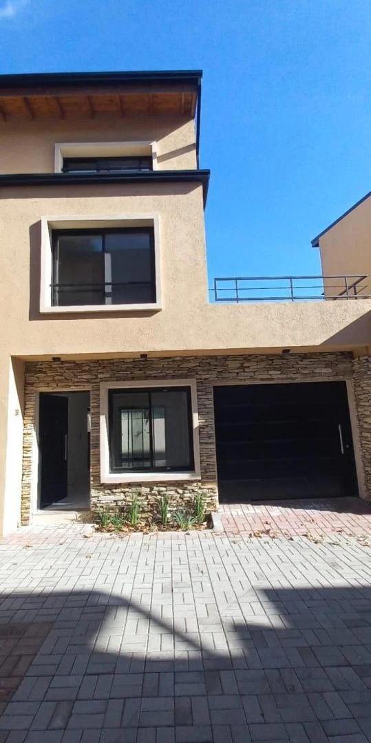 Foto de Excelente Duplex y Triplex a Estrenar con Cochera y Jardin!, imagen 5