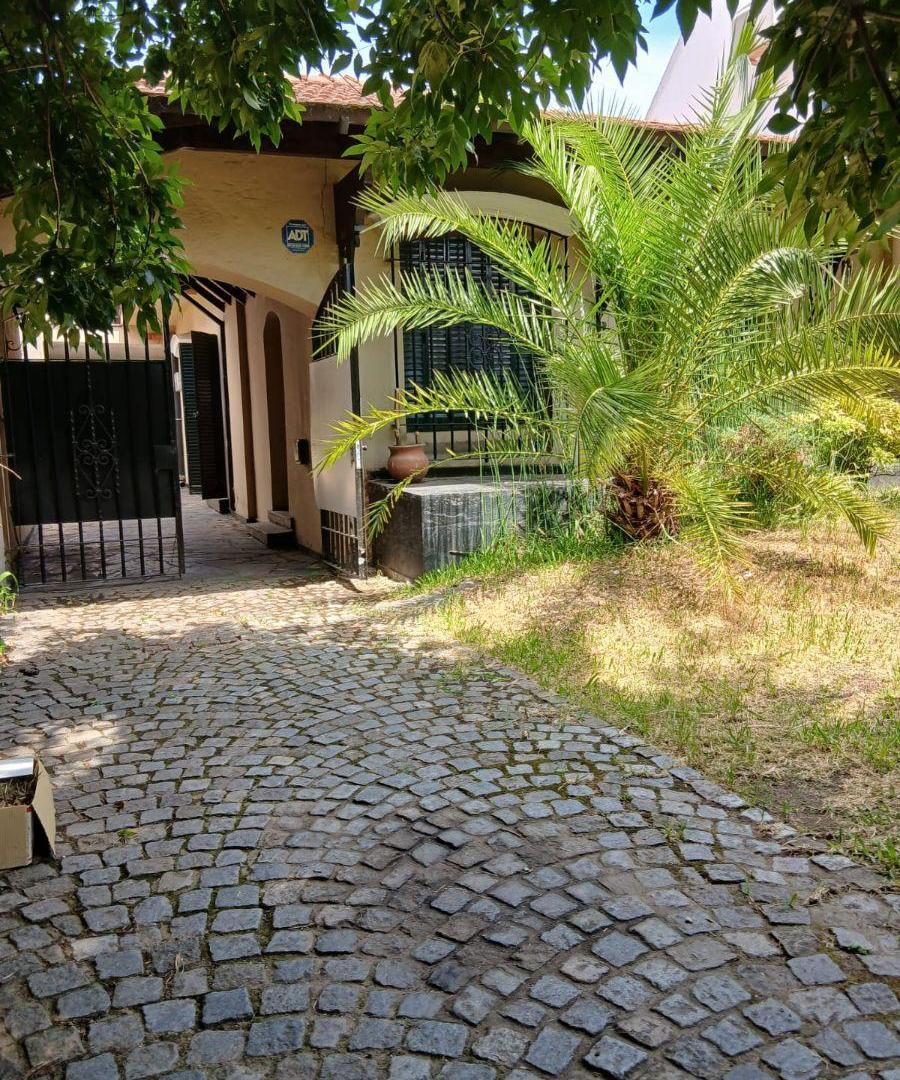 OPORTUNIDAD: CHALET 6 AMBIENTES CON PISCINA Y QUINCHO CON PARRILLA