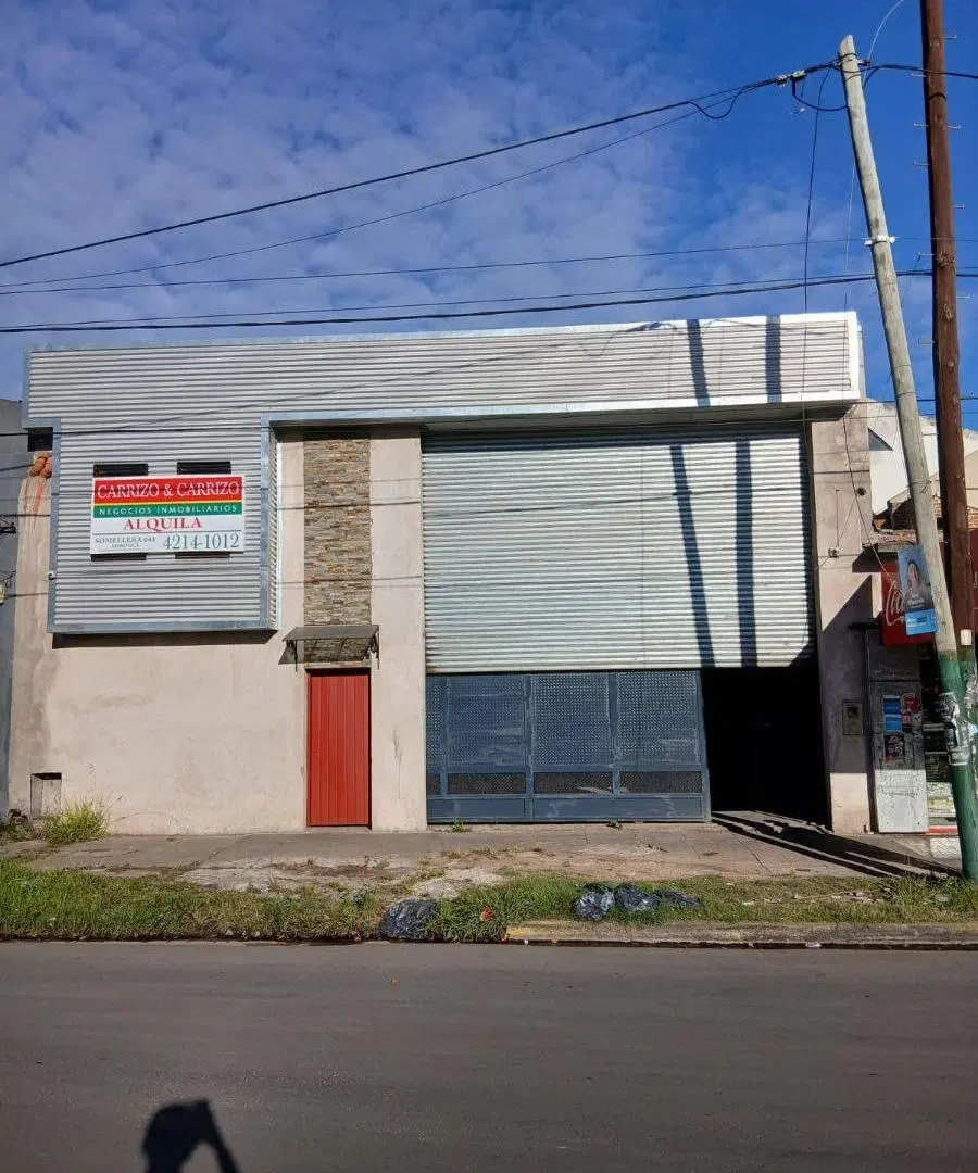 AMPLIO GALPÓN CON FRENTE A AV. ANTÁRTIDA ARGENTINA Y SALIDA POR CALLE BAHÍA BLANCA 3
