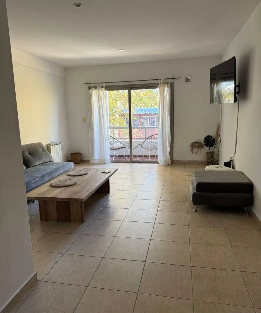 EXCELENTE Y AMPLIO DEPARTAMENTO DE 2 AMBIENTES CON COCHERA 4