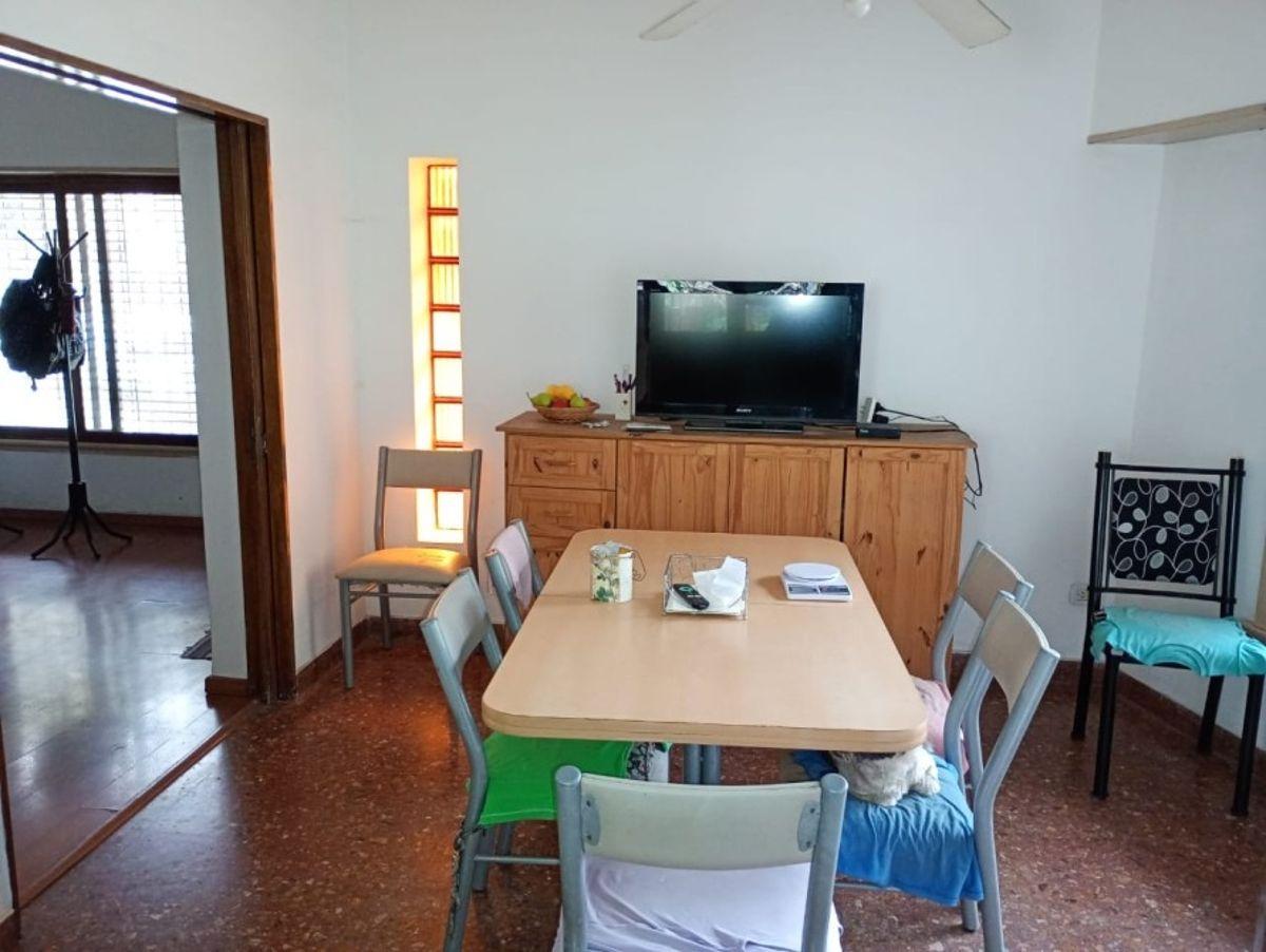 Foto de DESTACADO CHALET CON GARAGE Y AMPLIO PATIO EN ZONA RESIDENCIAL, imagen 3