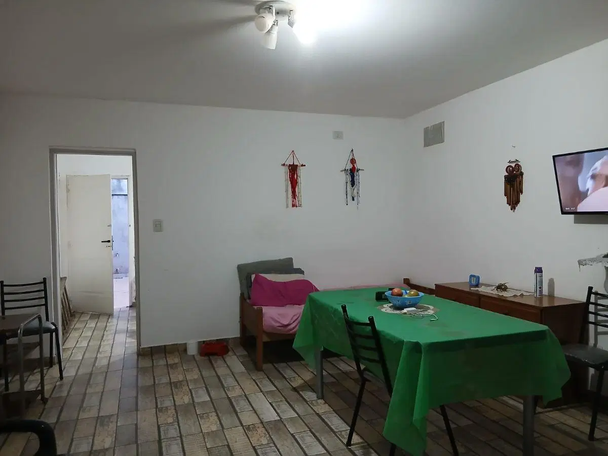 DPTO 3 AMBIENTES EN PH AL FRENTE, CON COCHERA Y PATIO, ORIENTACIÓN ESTE, A MTS DE 30 DE SEPTIEMBRE. 3