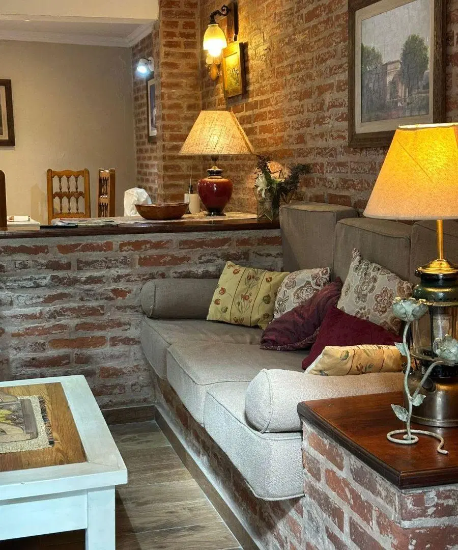 EXCELENTE CASA ESTILO INGLÉS CON GARAGE Y PILETA 4