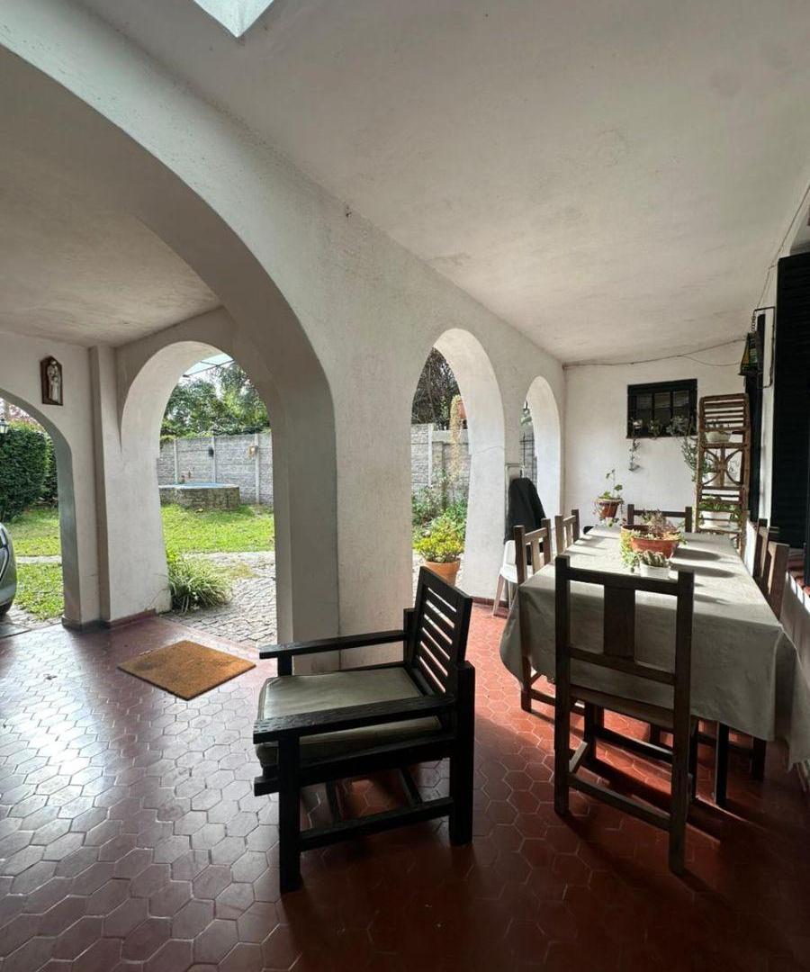 Foto de EXCELENTE CASA ESTILO INGLÉS CON GARAGE Y PILETA, imagen 1