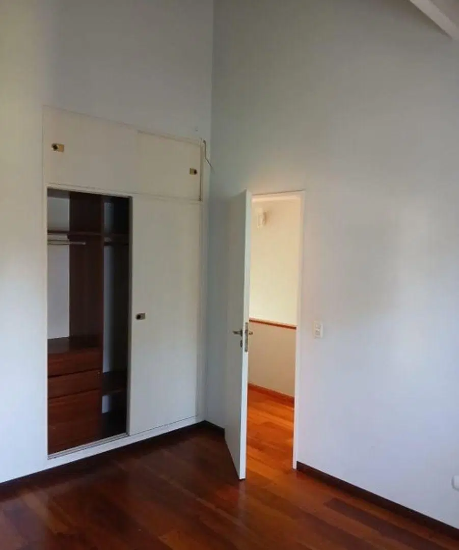 IMPECABLE CHALET 4 AMB EN EXCELENTE UBICACIÓN CON FRENTE A CALLE SEGUÍ 4