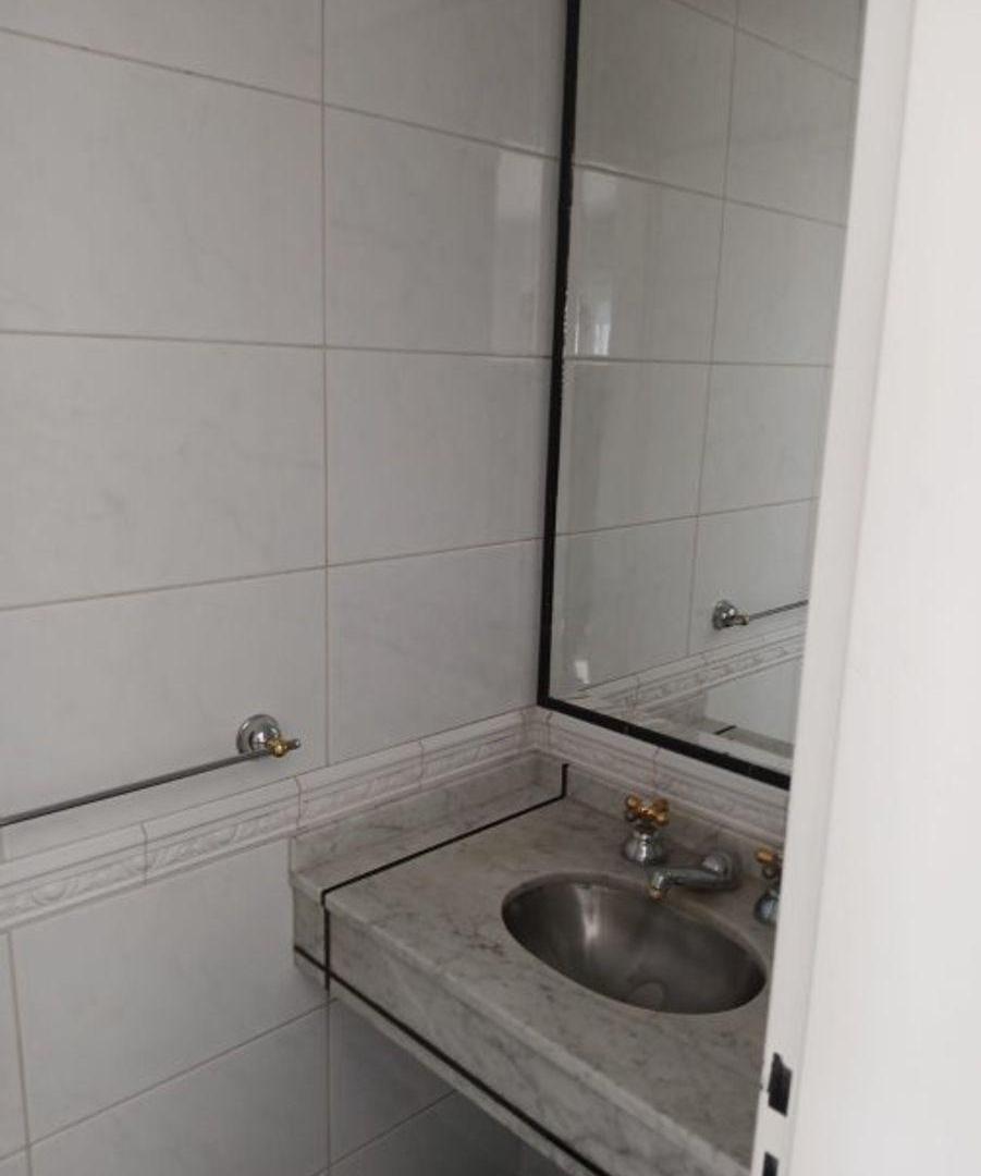 Foto de IMPECABLE CHALET 4 AMB EN EXCELENTE UBICACIÓN CON FRENTE A CALLE SEGUÍ, imagen 3