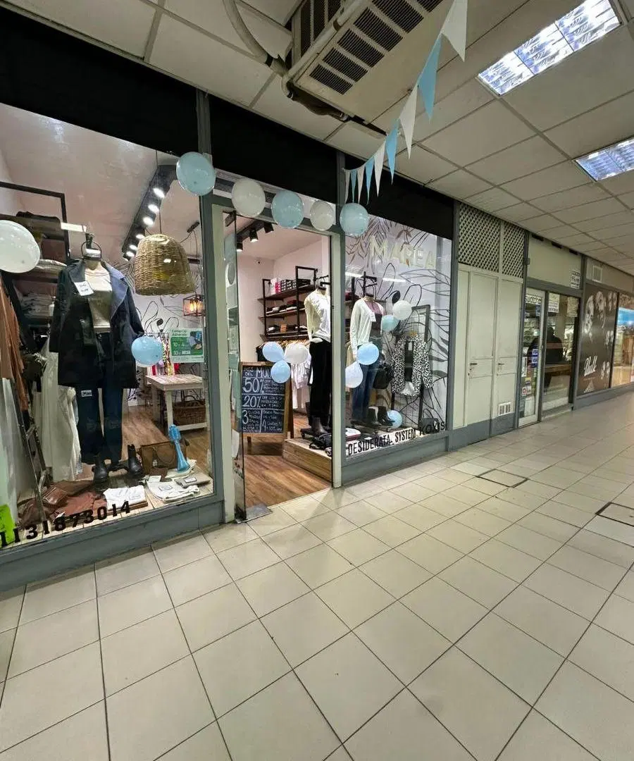 EXCELENTE LOCAL COMERCIAL EN GALERIA ADROGUÉ 3