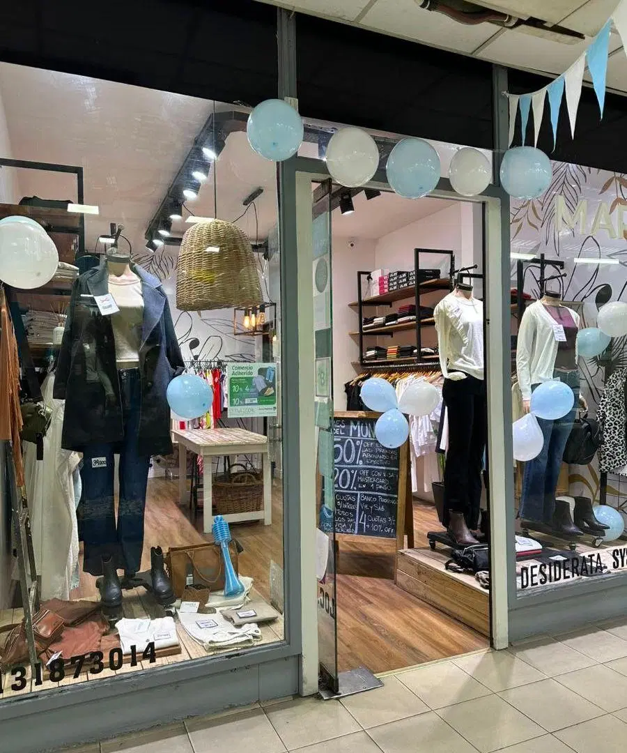 EXCELENTE LOCAL COMERCIAL EN GALERIA ADROGUÉ 1