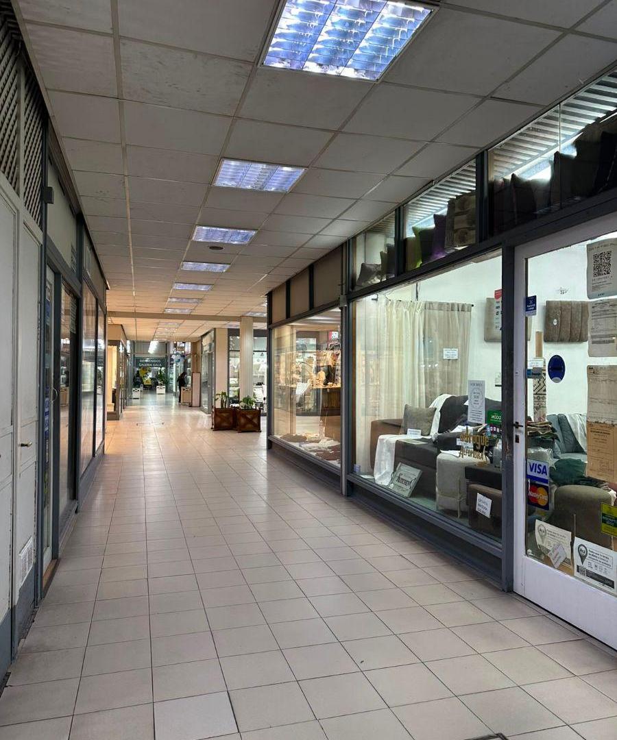 Foto de EXCELENTE LOCAL COMERCIAL EN GALERIA ADROGUÉ, imagen 5