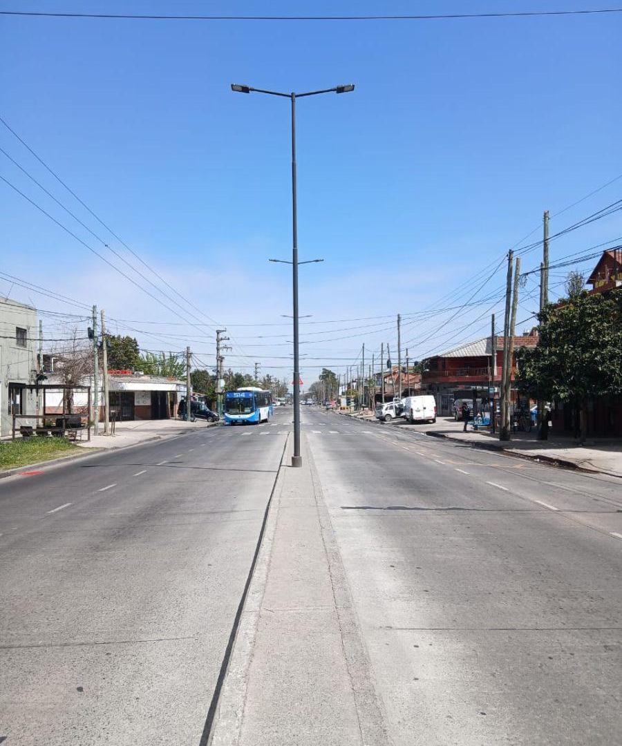 Foto de EXCELENTE LOCAL/DEPOSITO COMERCIAL SOBRE AV SAN MARTIN, imagen 4
