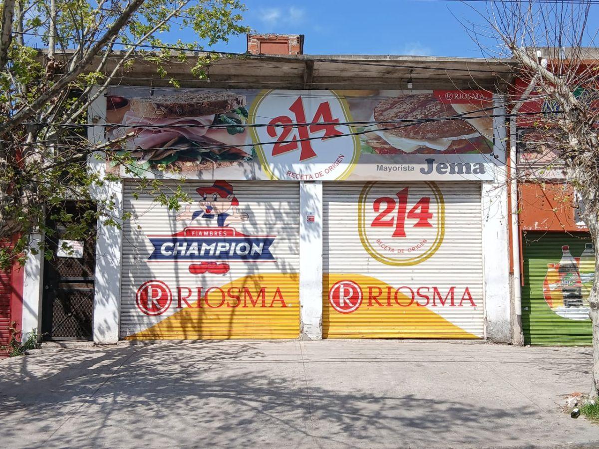 Foto de EXCELENTE LOCAL/DEPOSITO COMERCIAL SOBRE AV SAN MARTIN, imagen 1