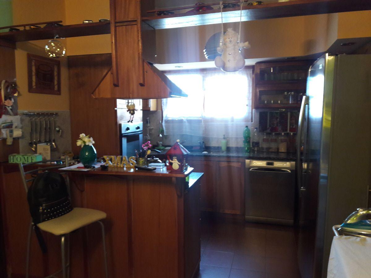 Foto de Excelente Casa S/lote de 10 X 38, con Garage P/2 Autos y Piscina, imagen 2