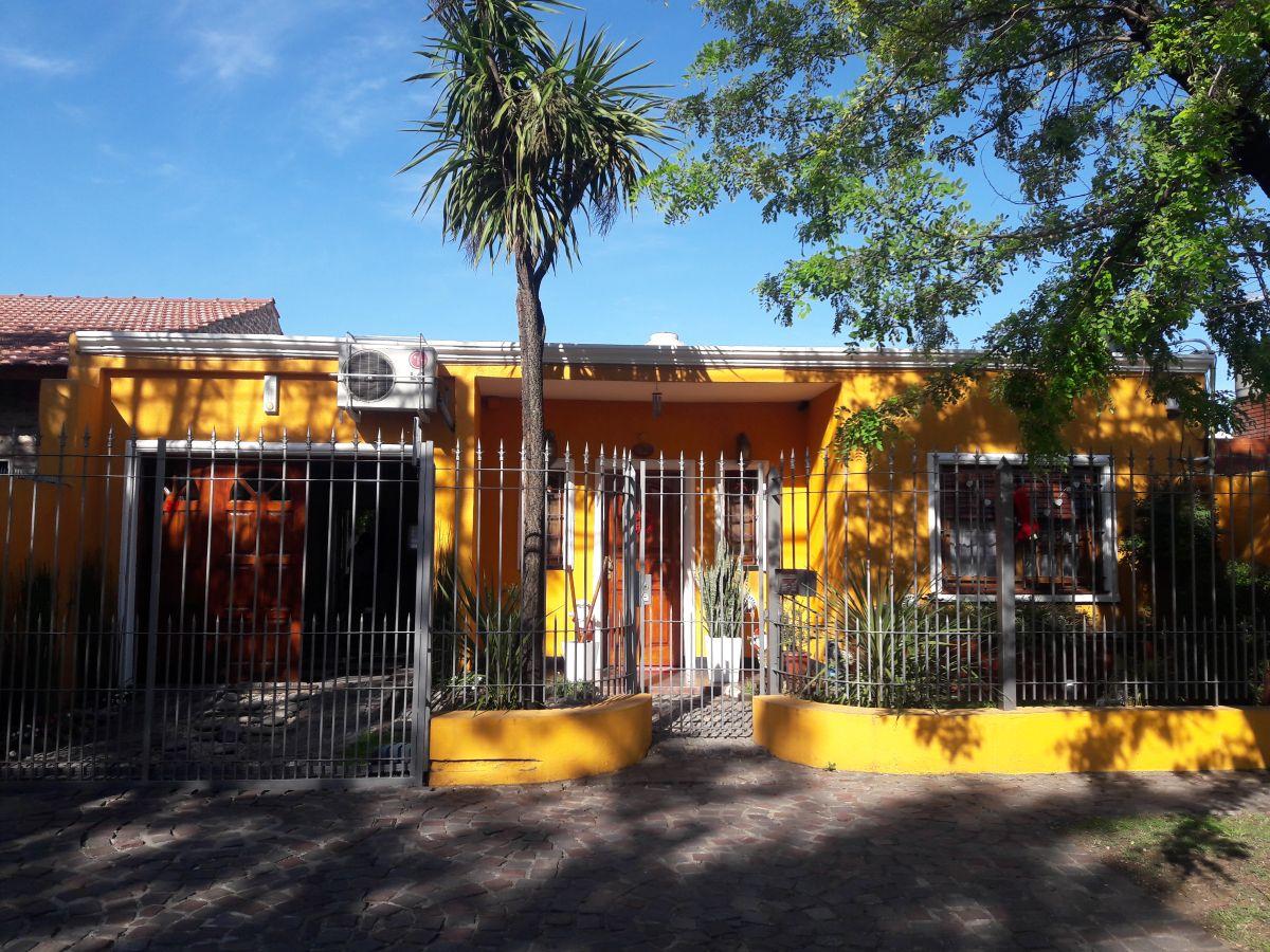 Foto de Excelente Casa S/lote de 10 X 38, con Garage P/2 Autos y Piscina, imagen 1