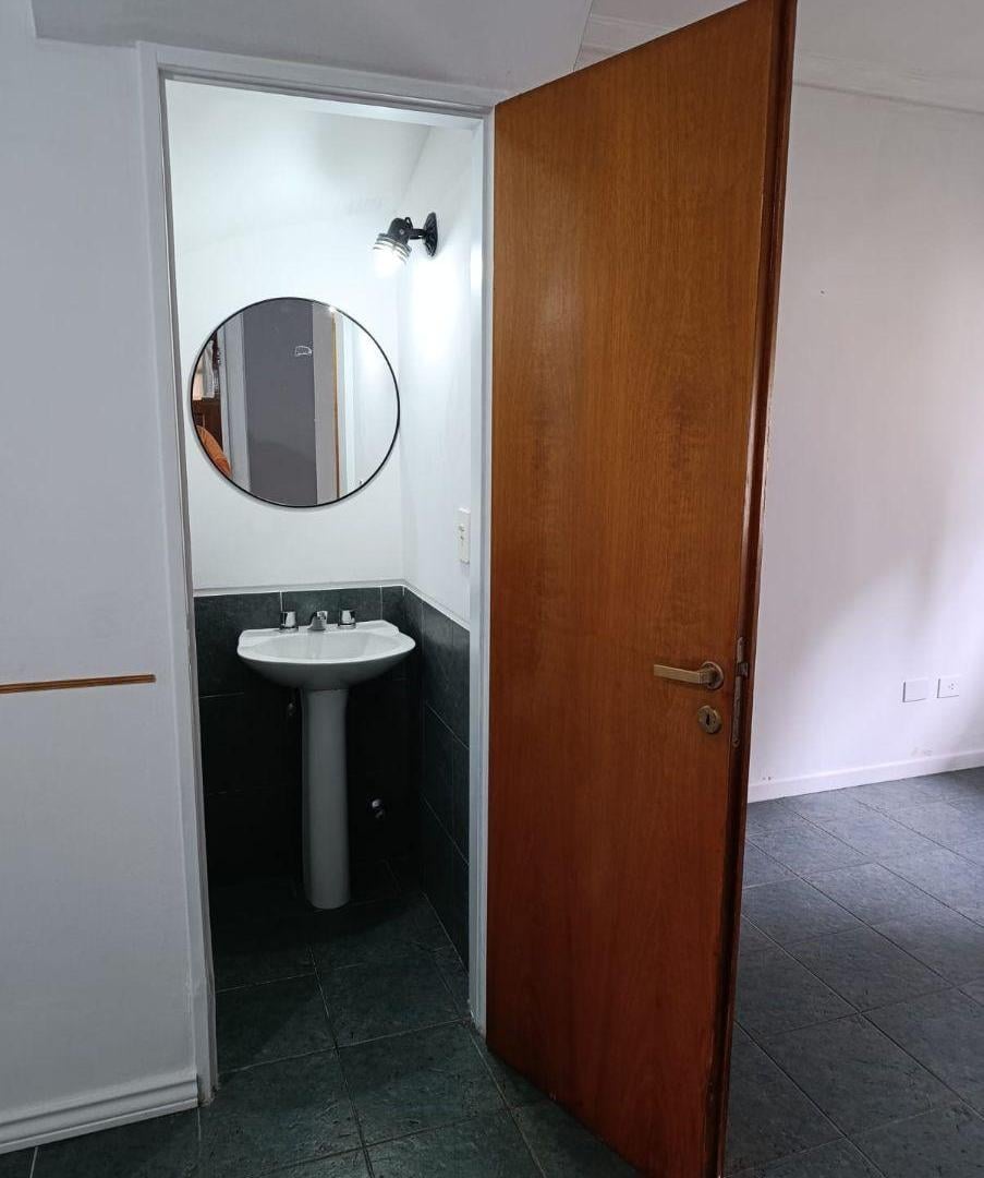 Foto de EXCELENTE DUPLEX 4 AMBIENTES, BARRIO LOS ROBLES, ACCESO CONTROLADO Y, imagen 5