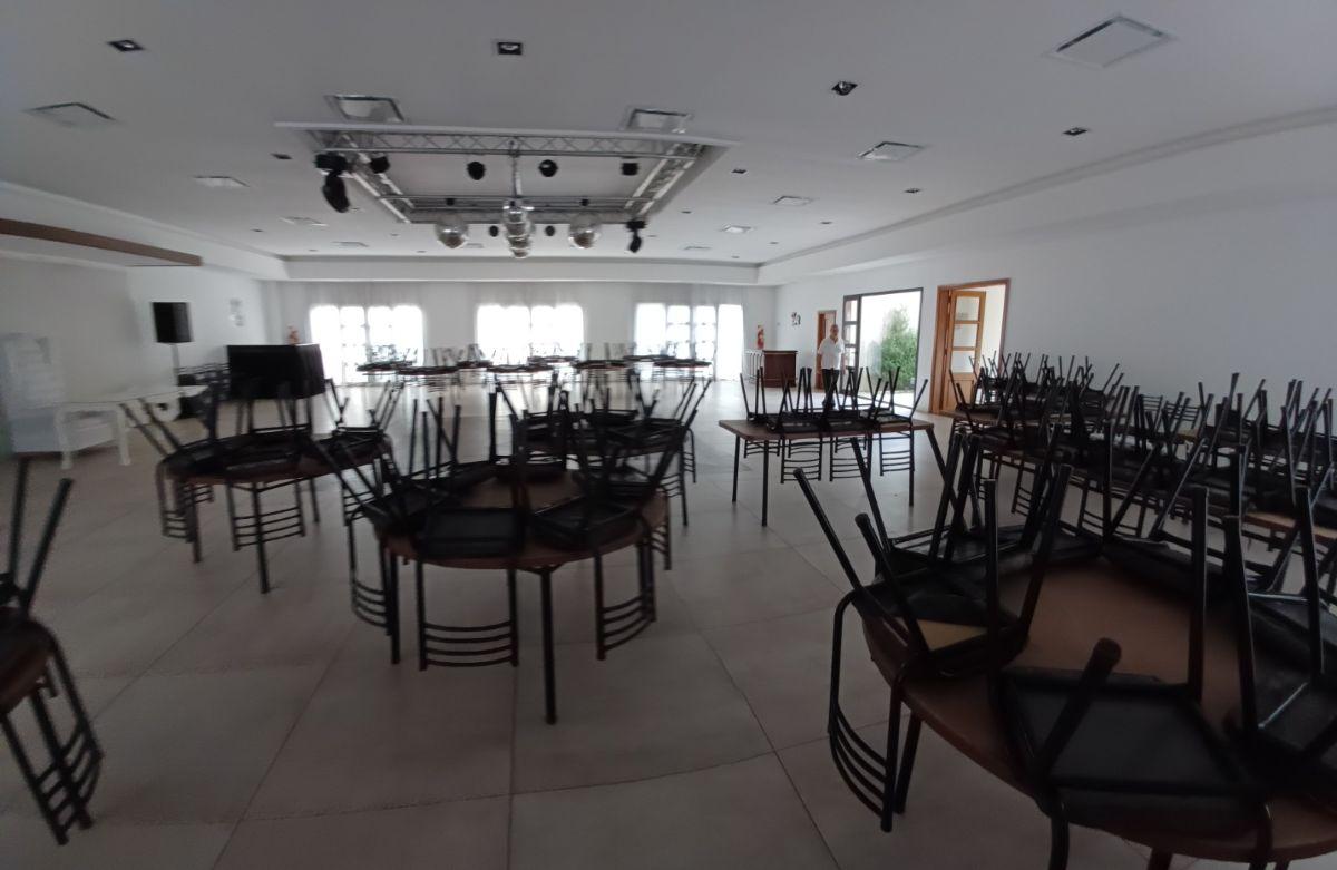 Av Olivos al 2100 salón para eventos + casa (zona Directv Arena y Olivos Golf)