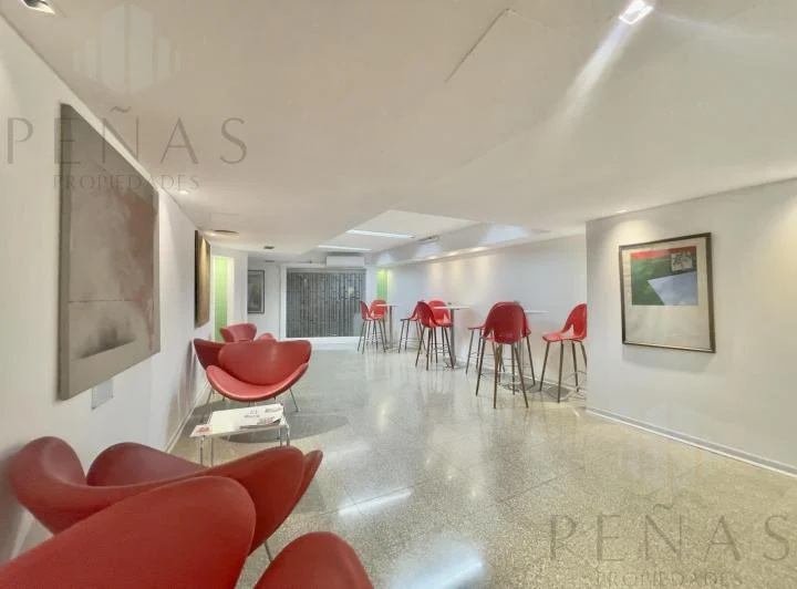Alquiler Impecable Local comercial con Oficinas en el Centro 3