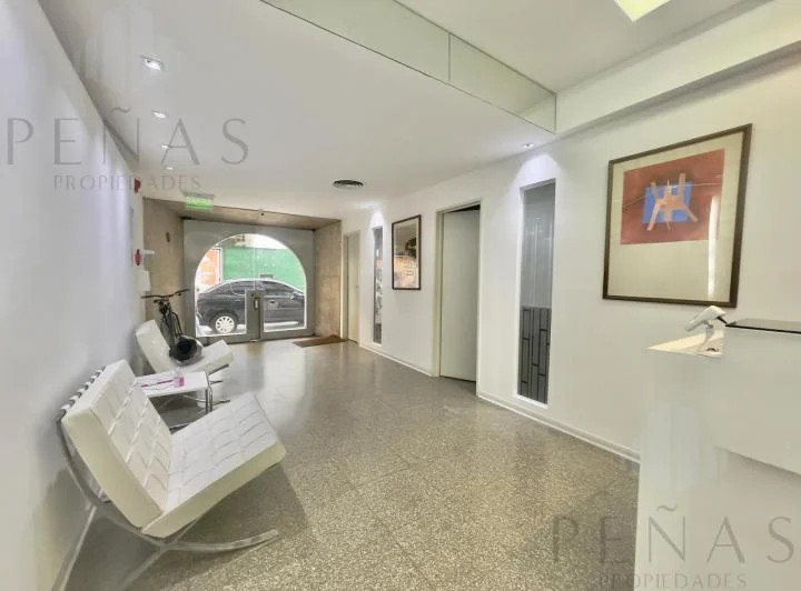 Alquiler Impecable Local comercial con Oficinas en el Centro 2