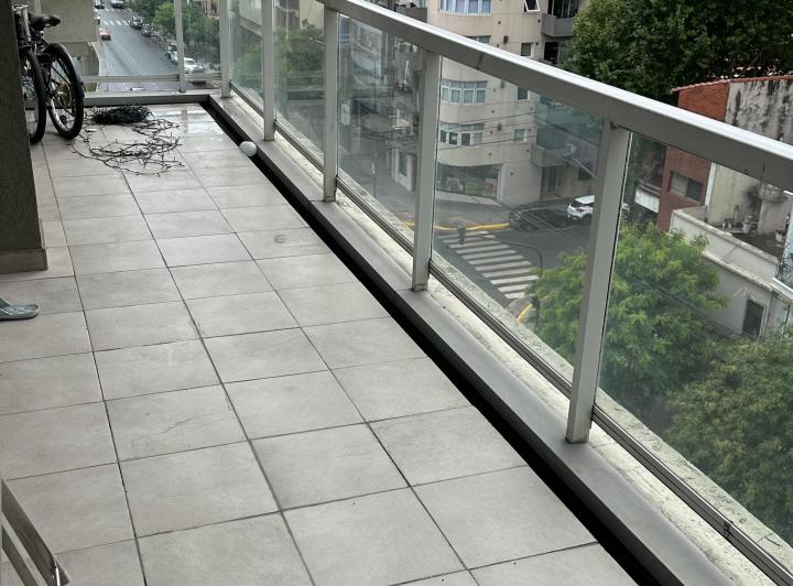Semipiso de excelentes dimensiones con cochera 1