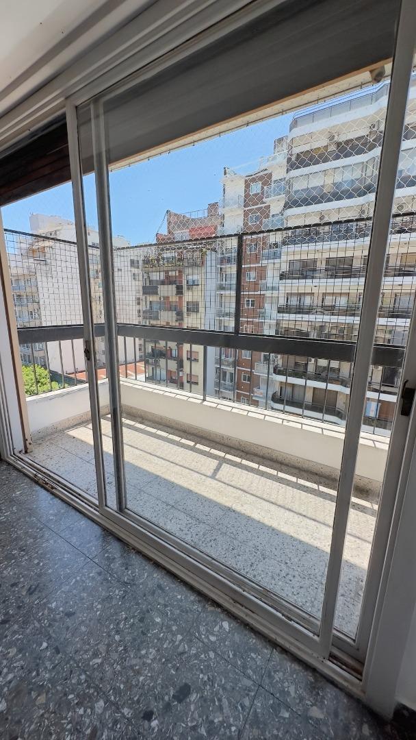 3 dormitorios, COCHERA 2 baños, cocina comedor, balcon