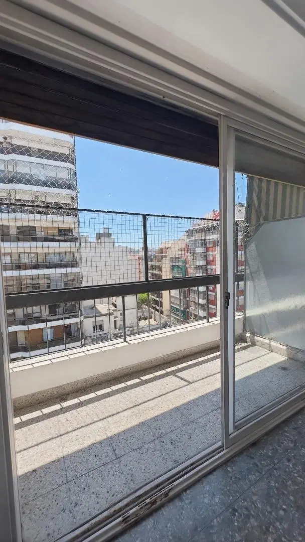 3 dormitorios, COCHERA  2 baños, cocina comedor, balcon 2