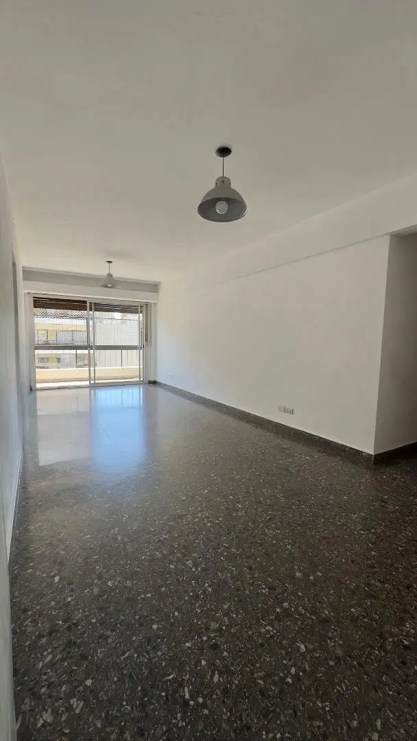 3 dormitorios, COCHERA  2 baños, cocina comedor, balcon 2