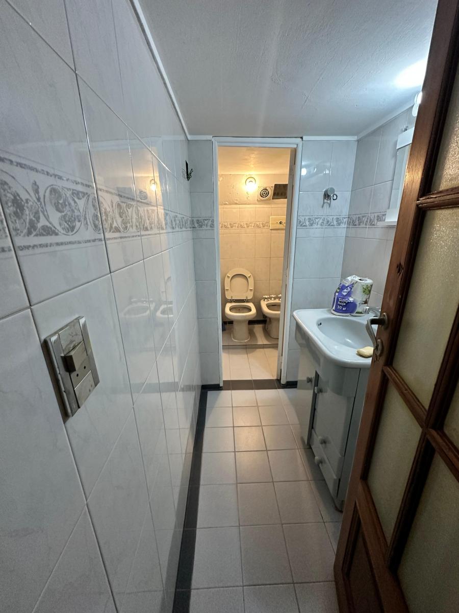 Foto de Perón 1593 piso 3ro a la calle 80 M2 (76 cubiertos) 2 baños, imagen 2
