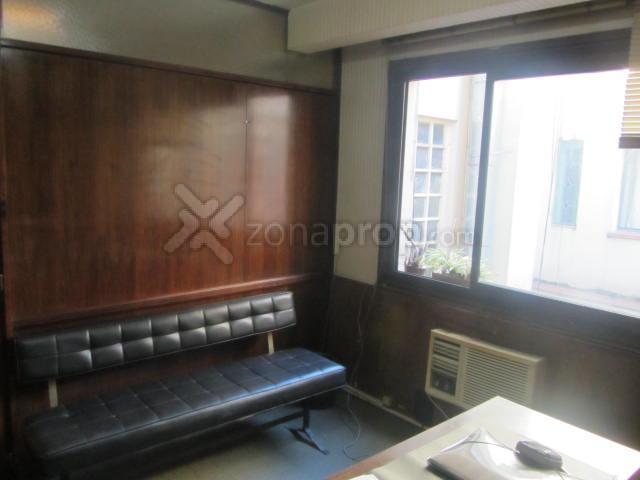 Oficina en Venta en Tribunales. Baño y cocina. Muy barata