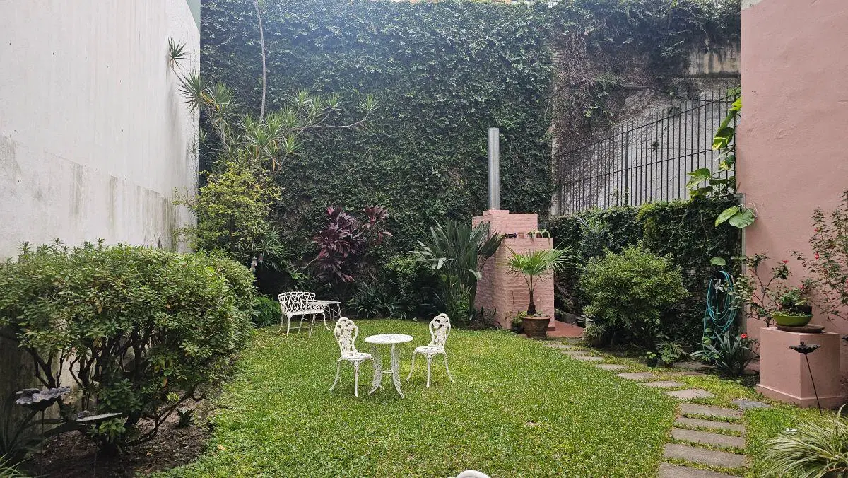 Casa-Petit Hotel en Palermo-Belgrano 351 m2 uso comercial. Av. Lacroze y Av L. M. Campos. Jardin 4
