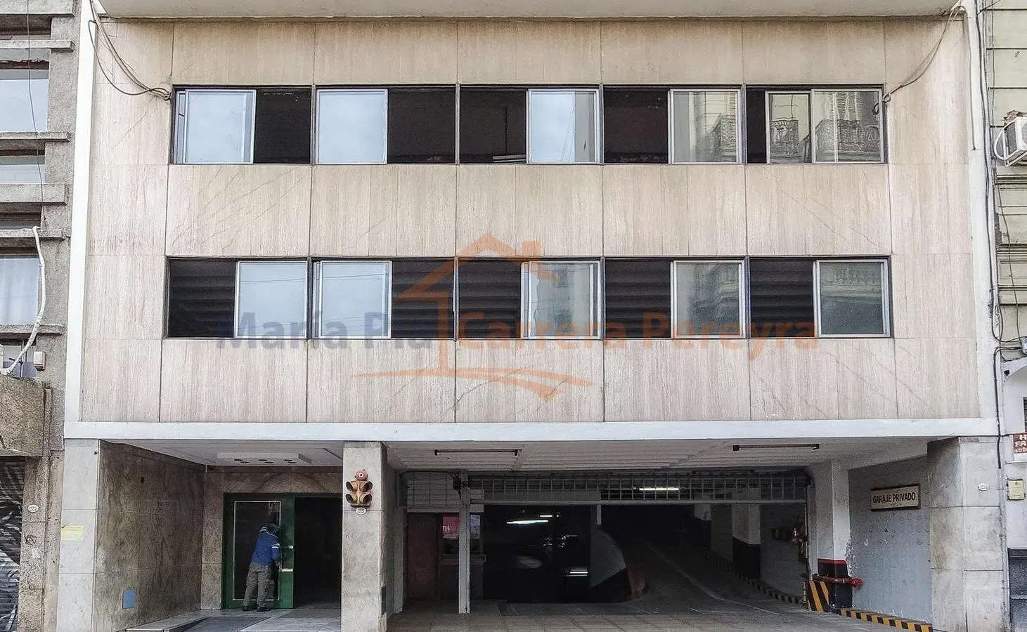 VENTA DEPARTAMENTO U OFICINA 4 AMBIENTES CON COCHERA Y SEGURIDAD MITRE 1221 1