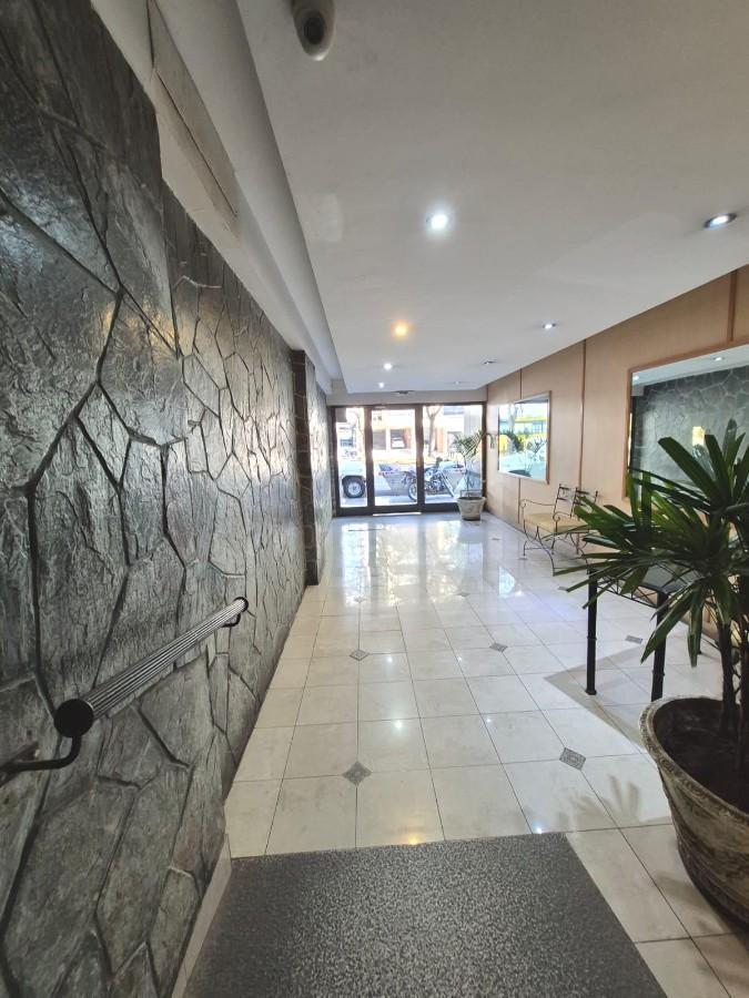 Foto de VENTA DEPARTAMENTO EN OLIVOS PISO 11 3 AMBIENTES SUPER LUMINOSO, imagen 4