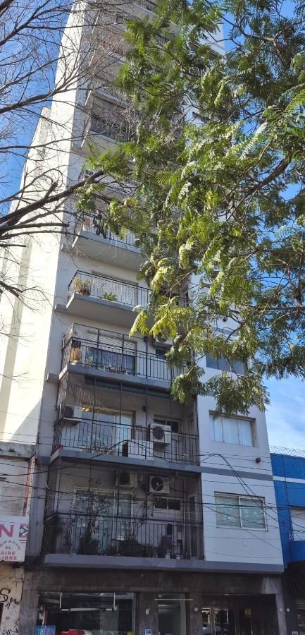 Foto de VENTA DEPARTAMENTO EN OLIVOS PISO 11 3 AMBIENTES SUPER LUMINOSO, imagen 2