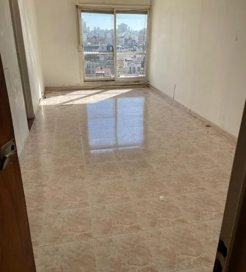 1 ambiente, cocina con lavadero. cerca de subtes H y E. Ideal para estudiantes. 5
