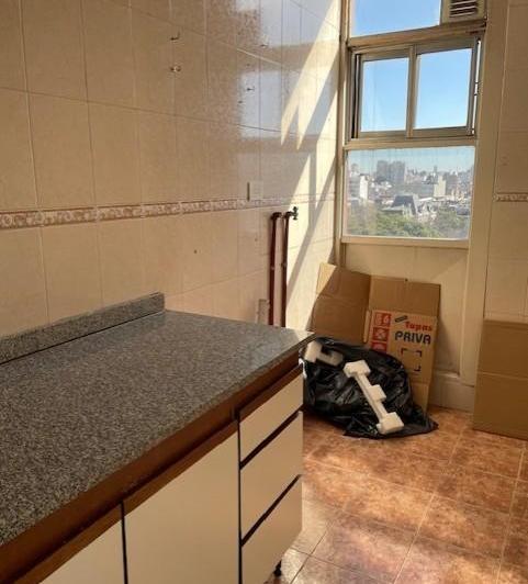 1 ambiente, cocina con lavadero. cerca de subtes H y E. Ideal para estudiantes. 3