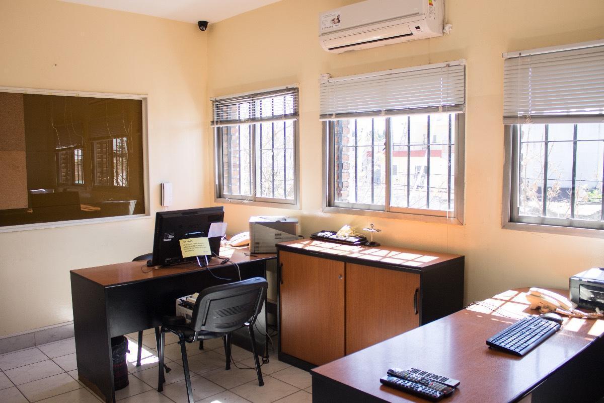 Foto de CHACARITA - DEPÓSITO CON OFICINAS - 1189 M² CUBIERTOS, imagen 2