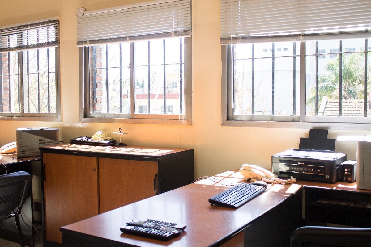 Foto de CHACARITA - DEPÓSITO CON OFICINAS - 1189 M² CUBIERTOS, imagen 3