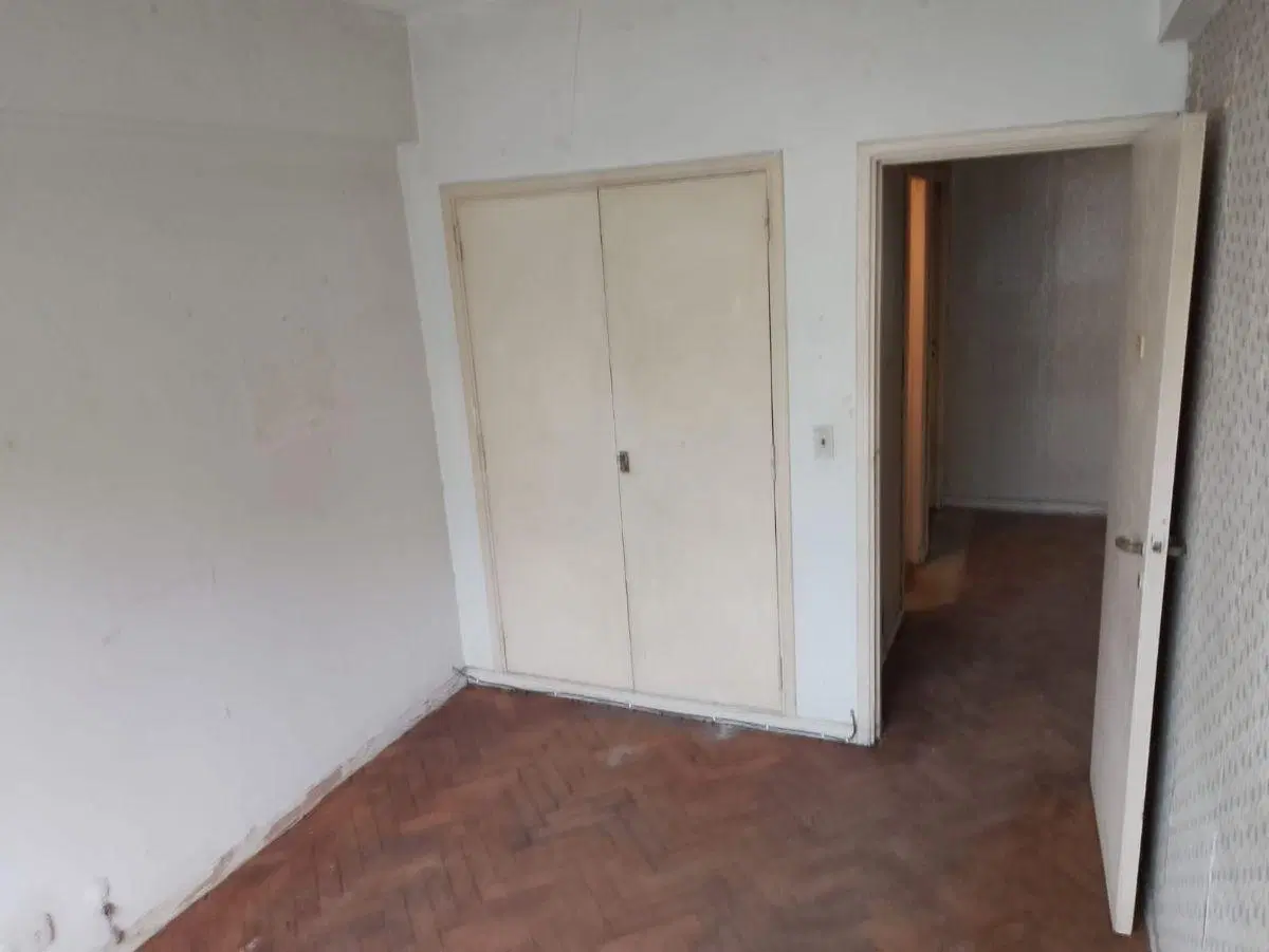BARRIO NORTE - AMPLIO SEMIPISO AL FRENTE - 3 DORM. 2 BAÑOS - A RECICLAR !!! 3