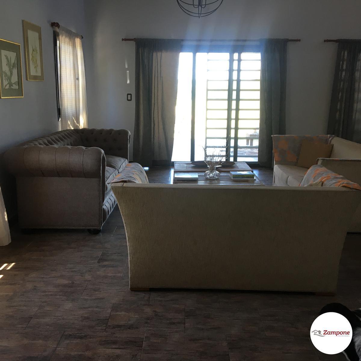 Venta Casa moderna 3 dormitorios  - Con amplio jardín- Lujan