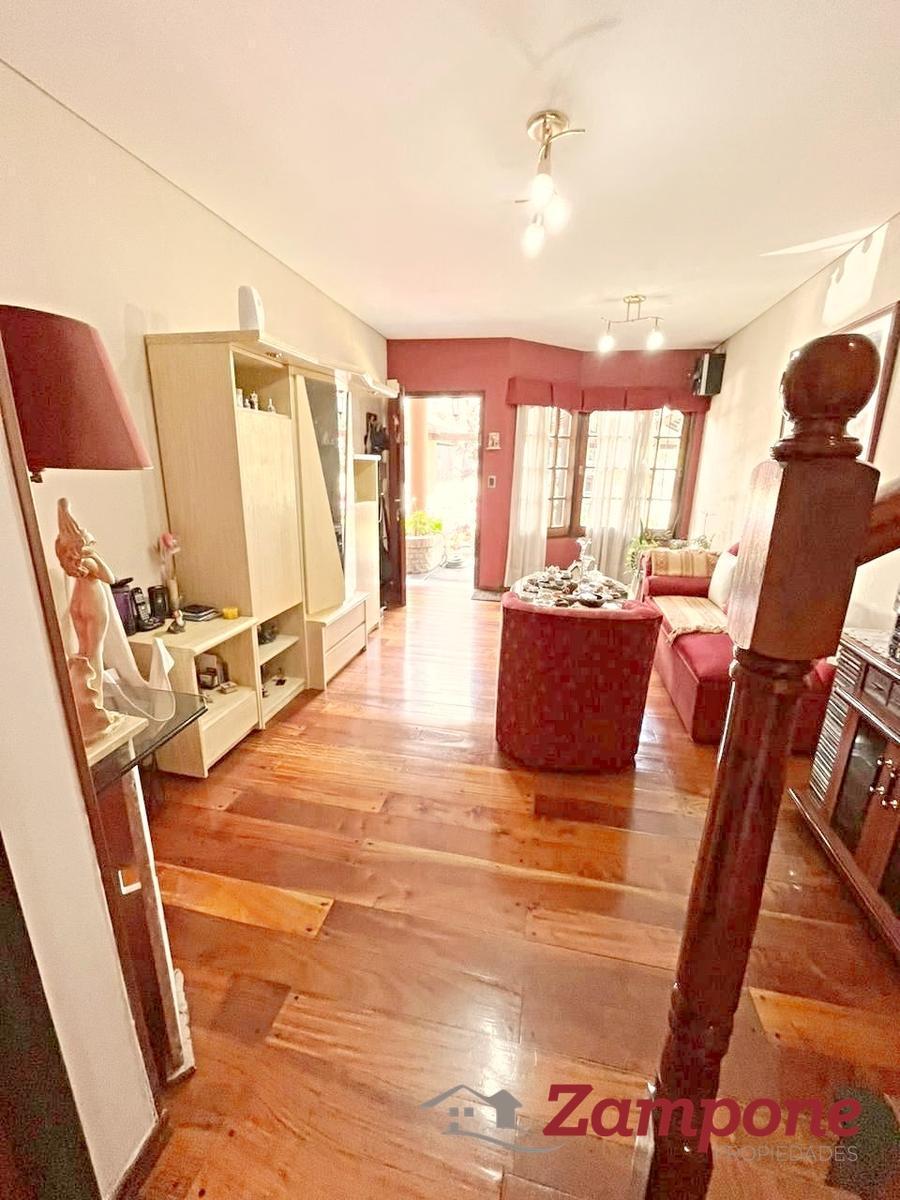 CASA TIPO TRÍPLEX EN VENTA. OPORTUNIDAD. APTO CRÉDITO
