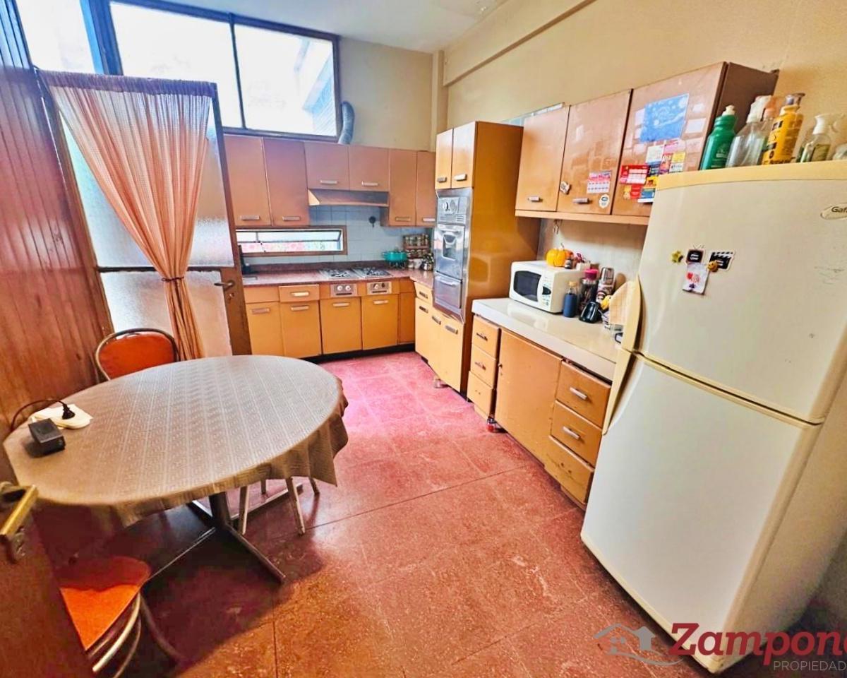 Casa en Venta con Ubicación Privilegiada: Caballito 3