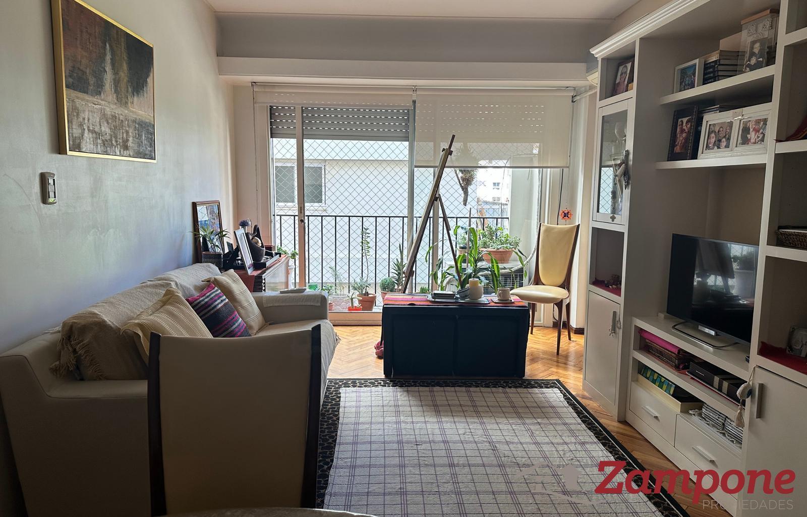 Foto de Venta Depto. 1 dorm en suite 2 dormitorios 1 baño, balcón y cochera. Av, imagen 3