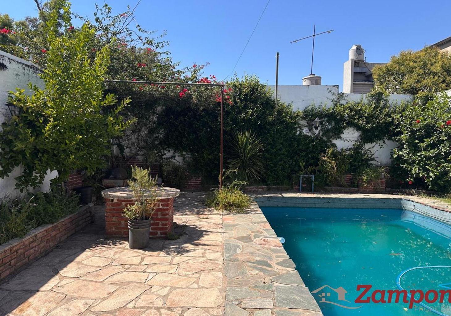 VENTA Casa Multifamiliar. 5 amb.jardín, pileta, quincho Depto 4 amb. en 1°P - D.Torcuato -
