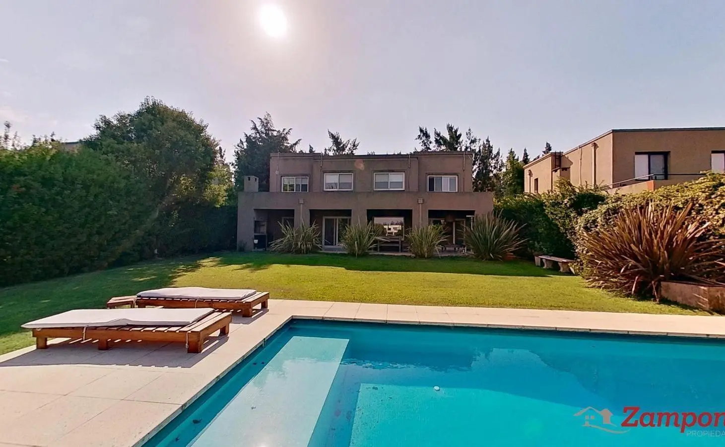 Venta casa con 4 dormitorios a la laguna en el Barrio Cerrado La Comarca 1