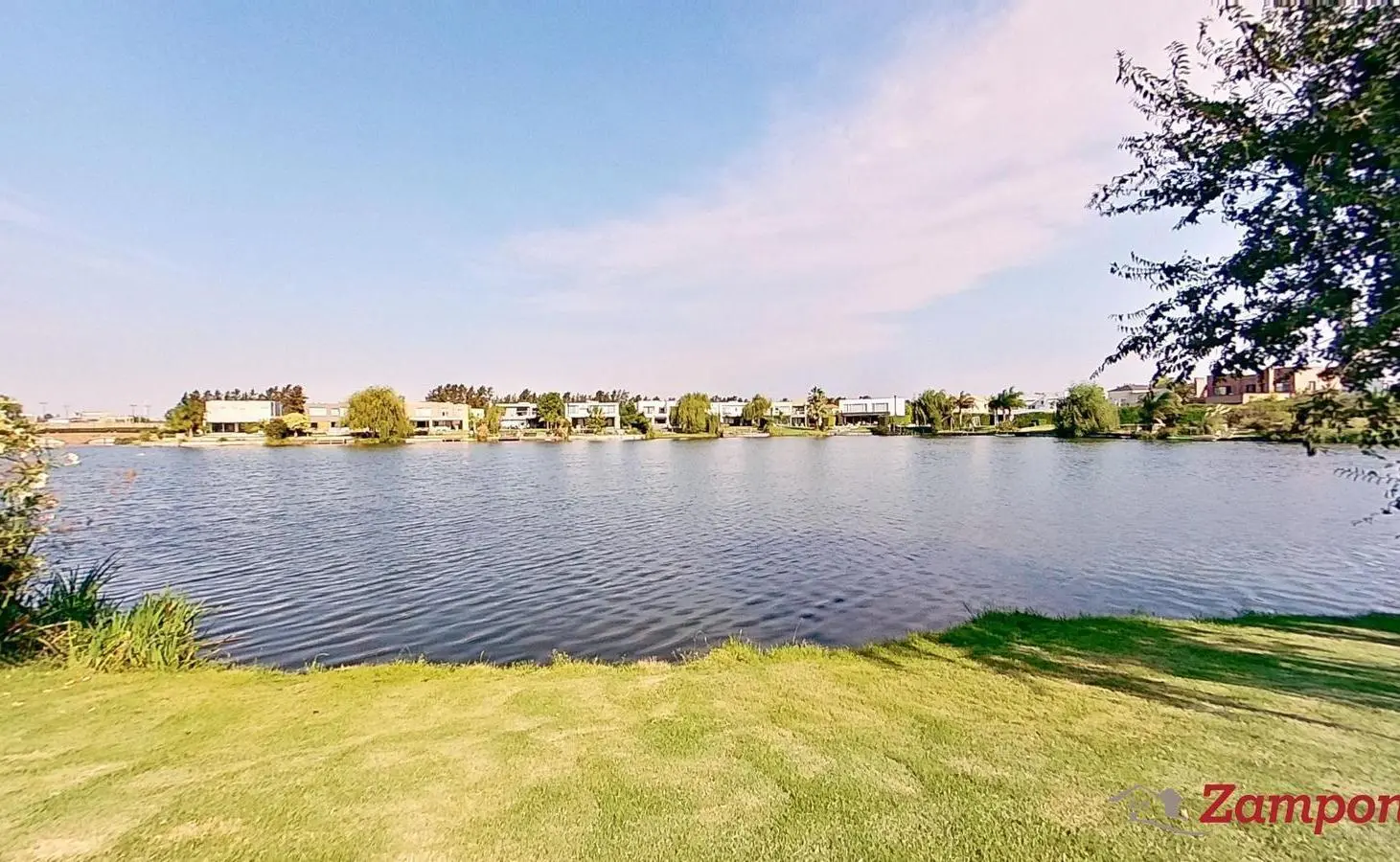 Venta casa con 4 dormitorios a la laguna en el Barrio Cerrado La Comarca 4