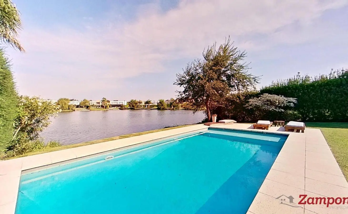 Venta casa con 4 dormitorios a la laguna en el Barrio Cerrado La Comarca 2